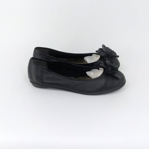 Clarks Shoes - Clarks Soft 9.5 Slip On Black Leather Shoes Flower Applique
